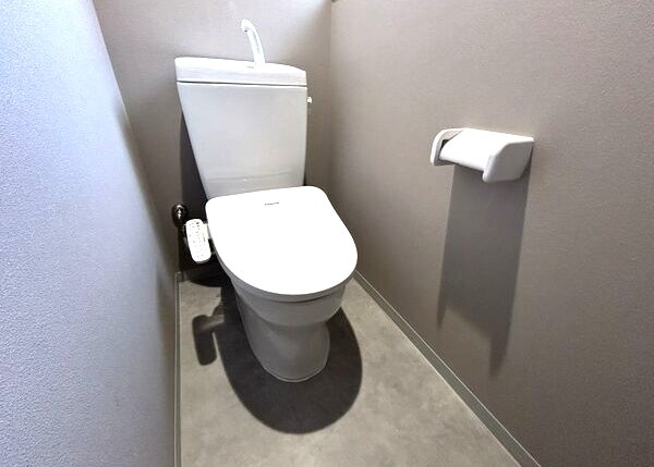 若鶴町戸建のトイレ