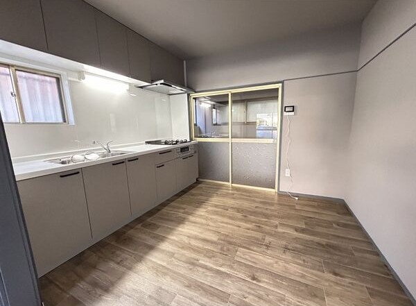 若鶴町戸建の居間・リビング