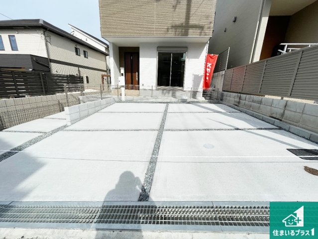 29日(土)30日(日)現地ご見学可能！　枚方市宮之阪　限定1邸の駐車場|並列２台駐車可能！ゆとりの駐車スペースで車庫入れもスムーズ！
