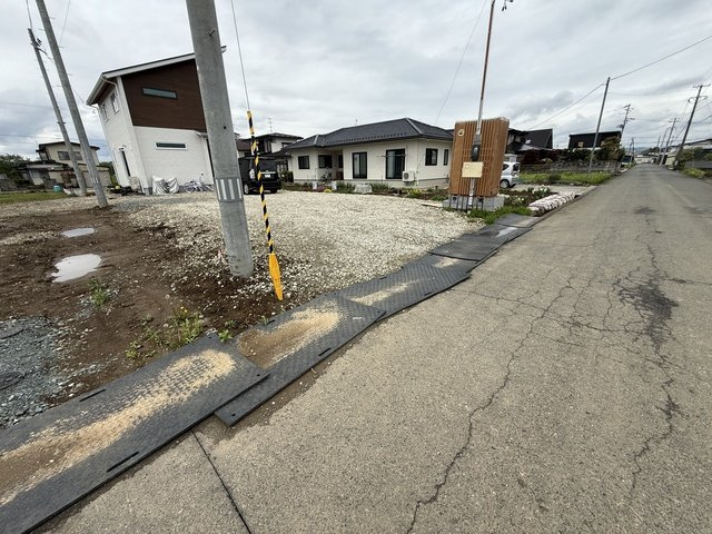 北上市立花10地割117-6の前面道路含む現地写真