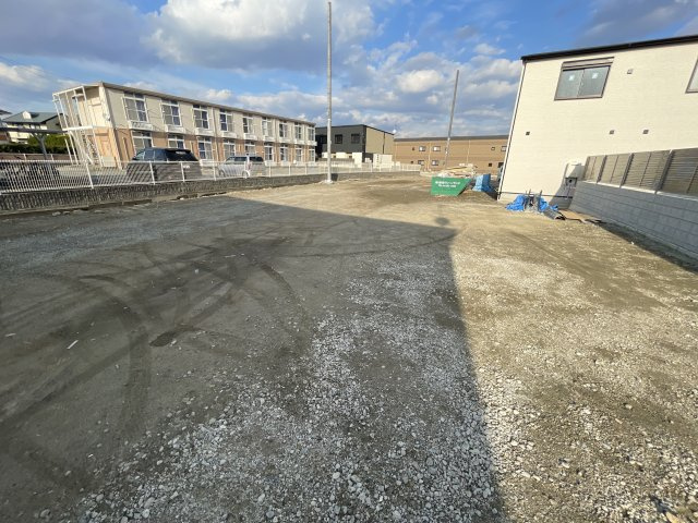 Libertas　B棟（東棟）の駐車場