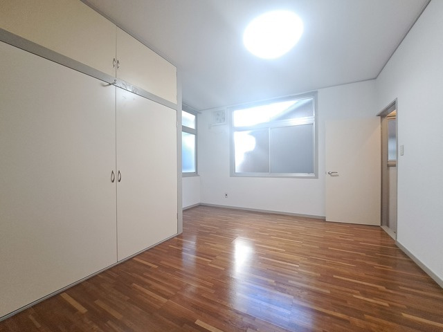 アパートメントAの居間・リビング