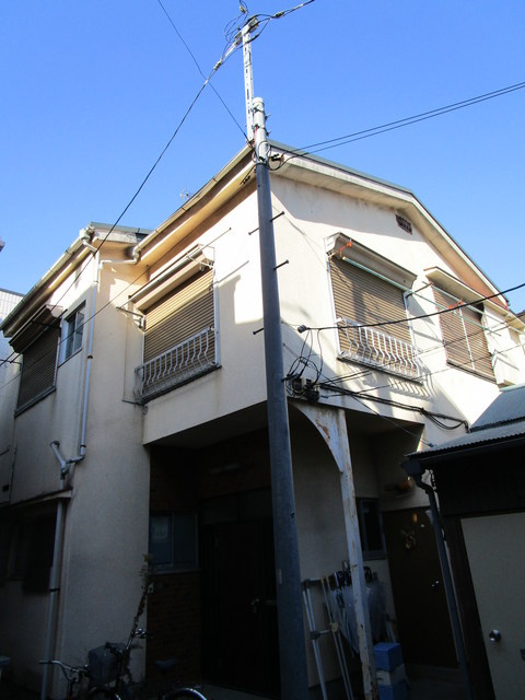 アパートメントAのロビー