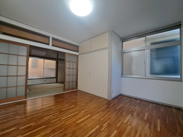 アパートメントAの居間・リビング