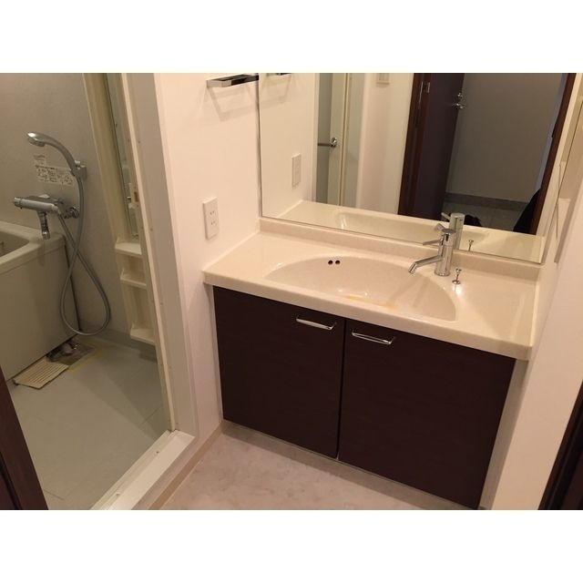 プロスペクト・グラーサ広尾の独立洗面台