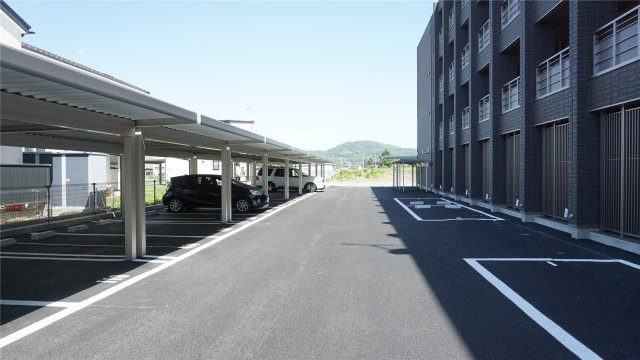 ヒルズレジデンシャルS12の駐車場