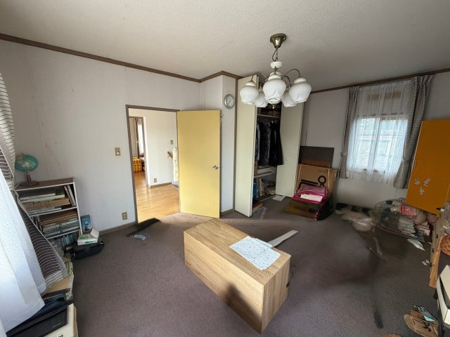 上越市寺町三丁目中古住宅の居間・リビング|2F洋室2