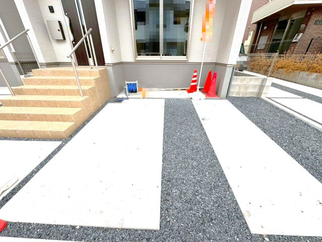 「石田」駅徒歩２０分◆収納充実＆家事動線良好な４ＬＤＫ◆完成済みで即入居OK◆伏見区日野西大道町２期の駐車場|駐車スペース