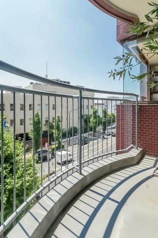 【バルコニー】 | パシフィックニュー自由が丘 | 南向きで陽当たりの良いバルコニー。