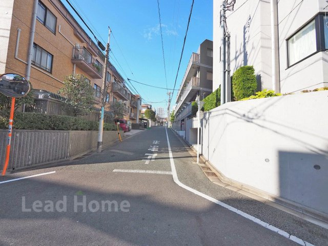 【その他】 | プレシス三軒茶屋 | 前面道路