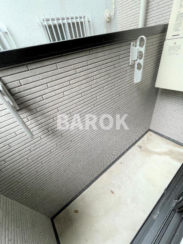 福岡市中央区唐人町２丁目のアパートのバルコニー