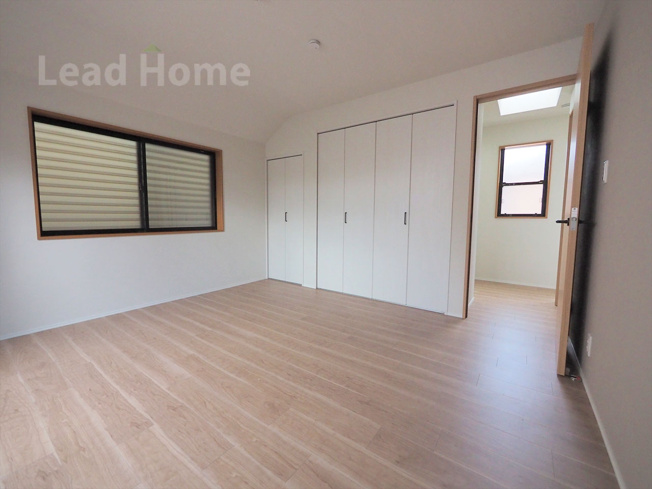 【洋室】 | 世田谷区上馬3丁目 | 2階洋室（約7.6帖）クローゼット付き。