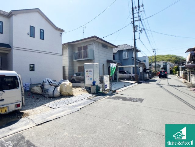 高砂市阿弥陀町魚橋　新築一戸建ての前面道路含む現地写真|周辺は落ち着いた街並みの住宅地！子育てがしやすい住環境です！まだ未完成ですが、現地でしかわからない事もございます。是非一度ご覧ください。