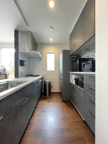 【キッチン】 | 世田谷区上馬3丁目 | 使い勝手の良いカウンター付き対面式システムキッチンです。