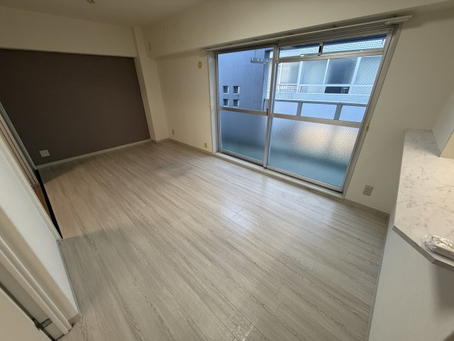 スプルースコート緑地の居間・リビング