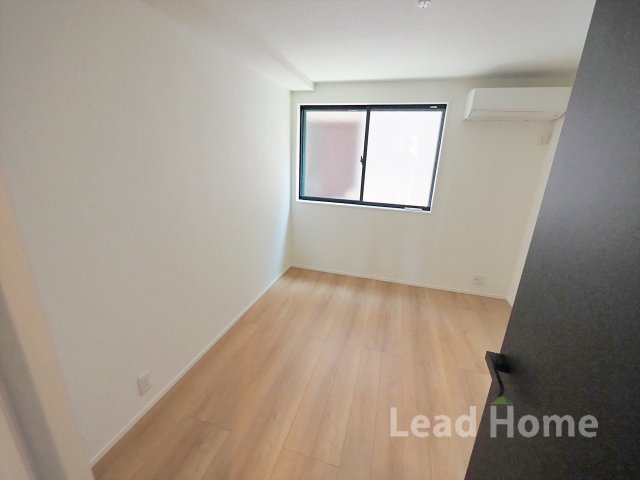 【洋室】 | 世田谷区北沢1丁目 | 1階洋室（約5.2帖）