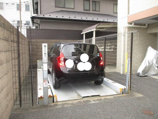 ハウスミズエの駐車場