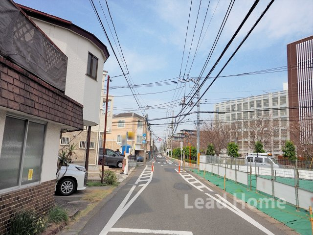 【前面道路含む現地写真】 | 世田谷区砧7丁目 | 南東側約5.9ｍ道路に接道、陽当たりの良い区画です。