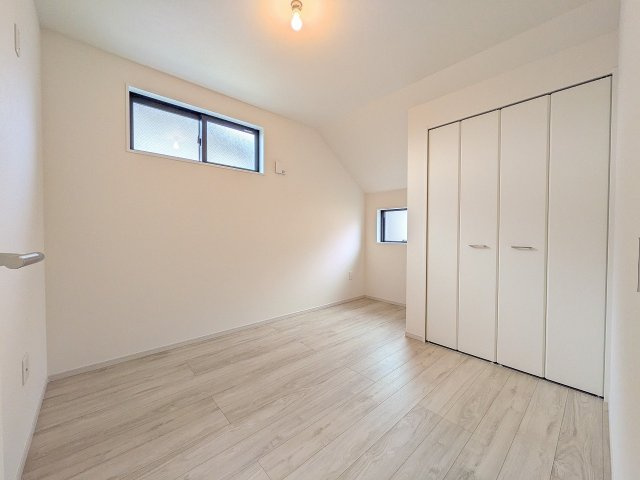 八王子市　富士見町　新築一戸建て　６期の子供部屋|～2階5.2帖の洋室　2面採光で陽当たり・風通しの良いお部屋です～