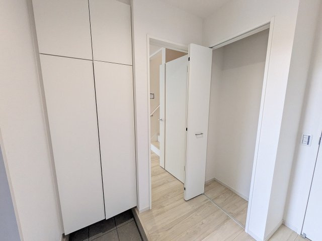 八王子市　富士見町　新築一戸建て　６期の玄関|～収納タップリの玄関～