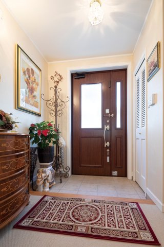 【玄関】 | 世田谷区野毛2丁目 | シューズインクローゼット付きの玄関。