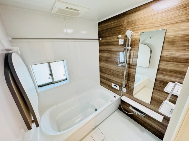 市川市大野町２丁目新築戸建（大野町27期）の浴室|手元で水流切り替えシャワーヘッド・足を伸ばせる広々浴槽で毎日リラックス♪