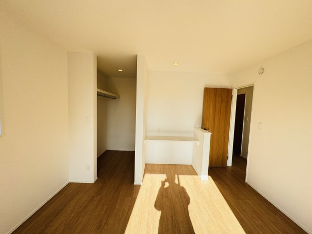 市川市大野町２丁目新築戸建（大野町27期）の収納|8.25帖寝室・ウォークインクローゼット・カウンタースペース