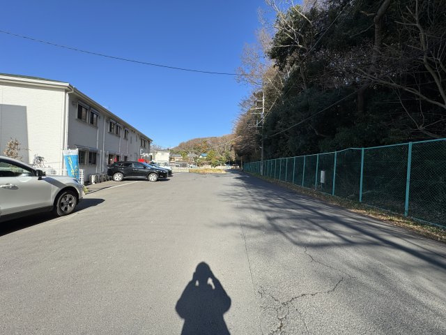 市川市大野町２丁目新築戸建（大野町27期）の前面道路含む現地写真|東側前面道路・幅員約16ｍ