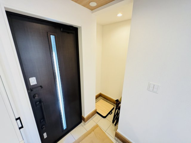 市川市大野町２丁目新築戸建（大野町27期）の玄関|玄関ホール横・土間収納スペース