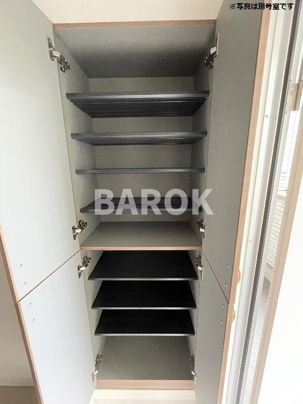 福岡市西区小戸５丁目のアパートの玄関