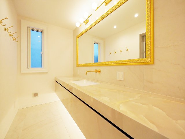 【独立洗面台】 | 目黒区五本木2丁目 | ワイドミラーで使い勝手の良い独立洗面台（1階）