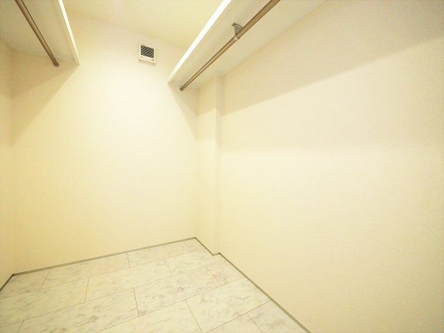 【収納】 | 目黒区五本木2丁目 | 収納力のあるファミリークローゼット（3階）