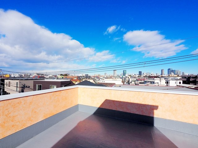 【バルコニー】 | 目黒区五本木2丁目 | 屋上までエレベーターで来れるので移動もラクラク！