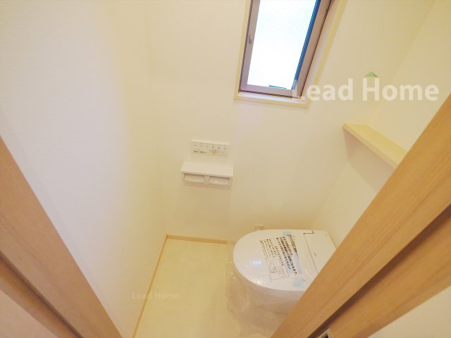 【トイレ】 | 目黒区中町1丁目 | 白を基調とした清潔感のあるトイレです。