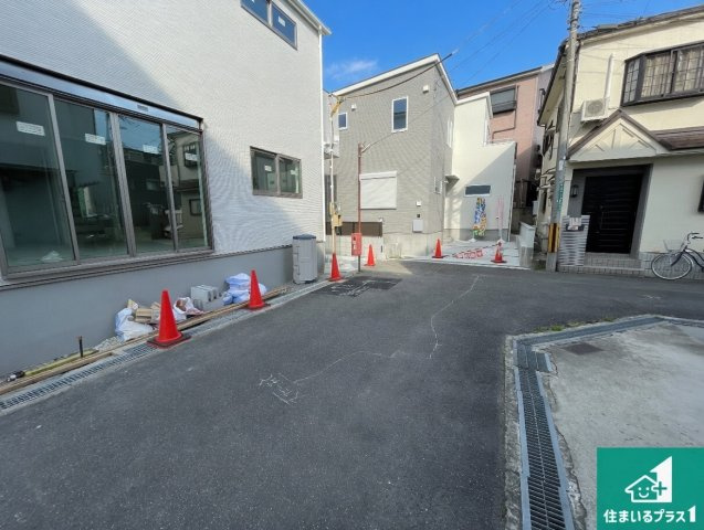 25(土)26(日)29(祝)現地説明会　高槻市大塚町　限定1邸の前面道路含む現地写真|周辺は落ち着いた街並みの住宅地！子育てがしやすい住環境です！まだ未完成ですが、現地でしかわからない事もございます。是非一度ご覧ください。