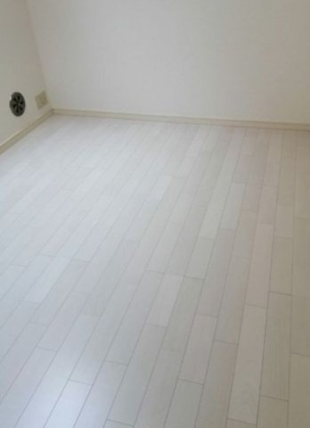 ステージ東高円寺(stage東高円寺)の居間・リビング|窓から光が差し込むお部屋です(同一仕様写真）