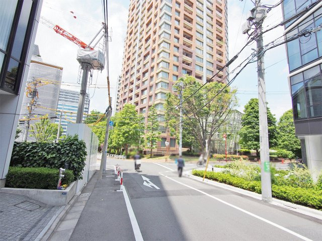 【その他】 | 青山パークタワー | 前面道路