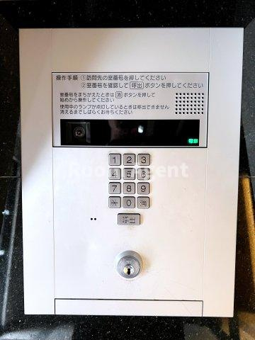プレサンス栄フェルのエントランス