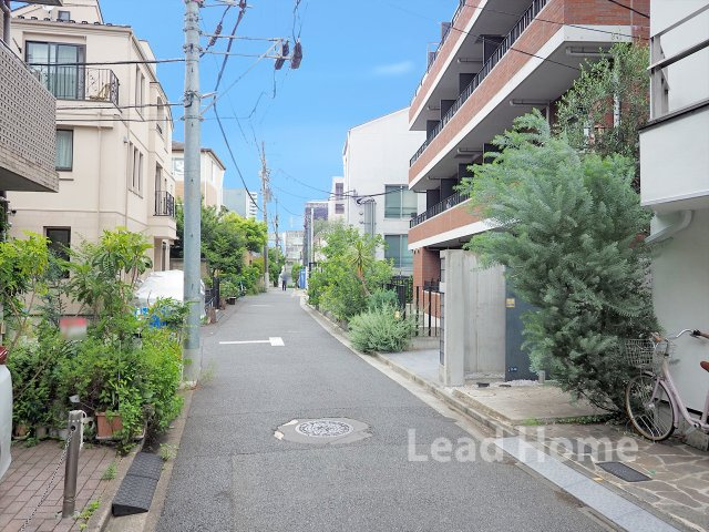 【前面道路含む現地写真】 | 渋谷区神宮前3丁目