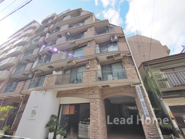 【外観】 | スカーラ代官山 | メゾネットタイプの住戸で陽当たりの良い南東角部屋です。