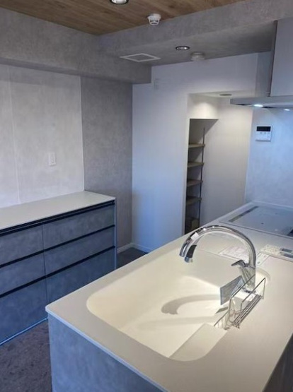 【キッチン】 | スカーラ代官山 | ご家族との会話が弾む対面式システムキッチン。