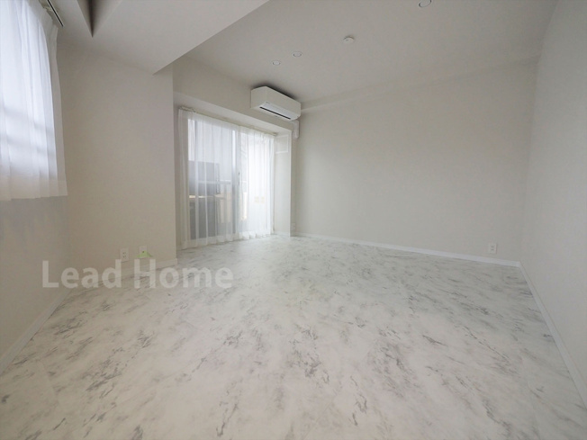 【居間・リビング】 | シャトレー渋谷 | 2面採光の明るいLDK（約16.0帖）天気の良い日には東京タワーが望めます。