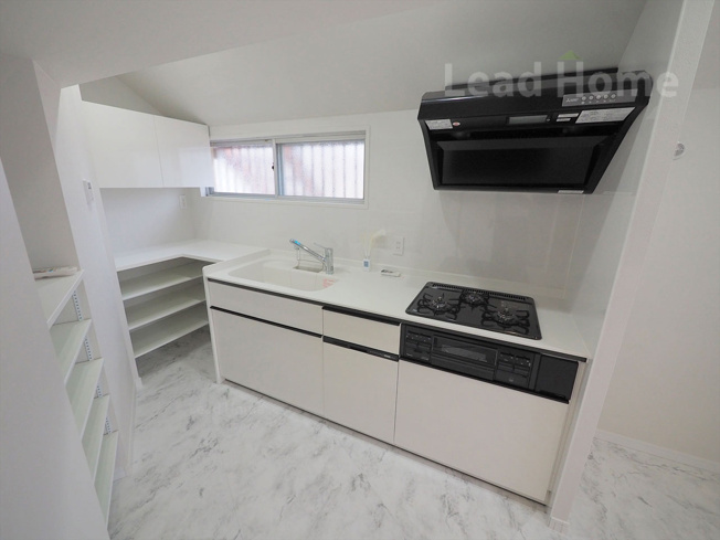 【キッチン】 | シャトレー渋谷 | 収納豊富で使い勝手の良い独立型システムキッチン。食洗機付き。