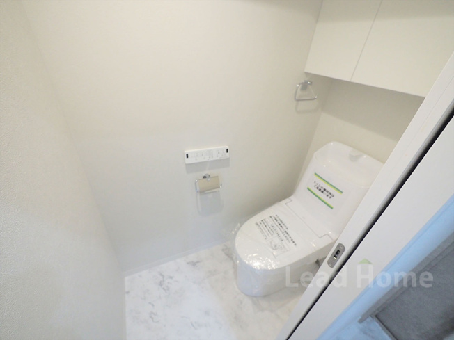 【トイレ】 | シャトレー渋谷 | 白を基調とした清潔感のあるトイレです。