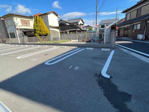 メゾン・ド・クルーの駐車場