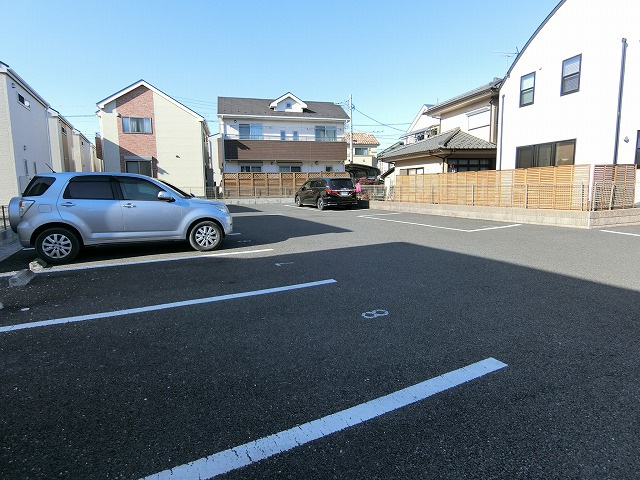 ラークの駐車場
