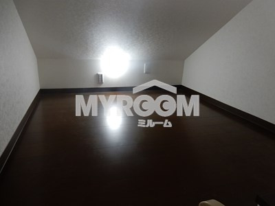 リアナ上石神井アパートメントの寝室|便利なロフト付き☆