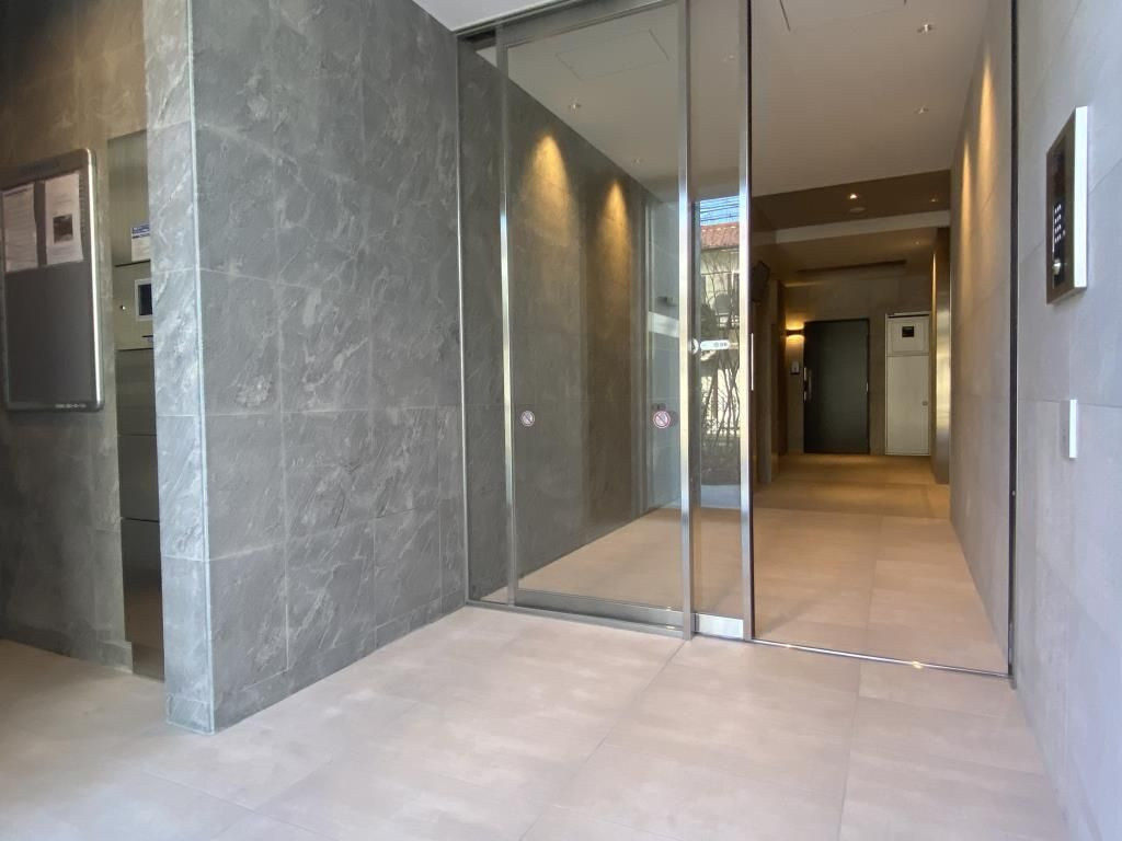 江戸川区西小岩３丁目の賃貸マンションのエントランス