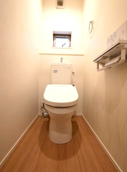 中村区岩塚町２丁目戸建のトイレ