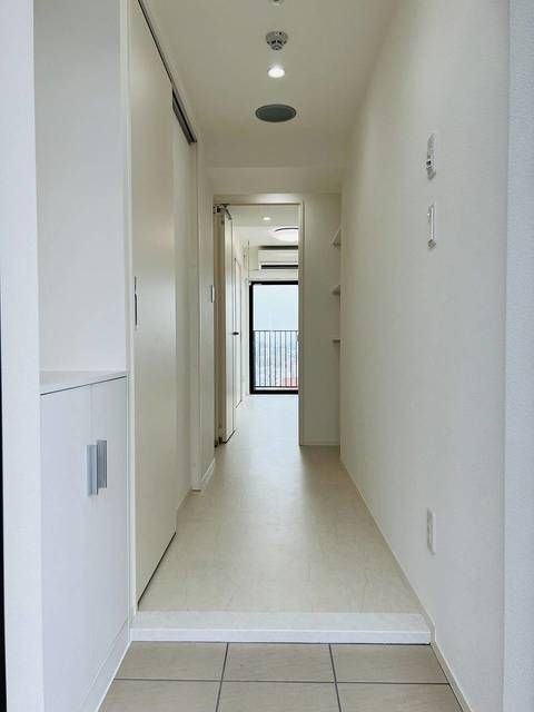 プライマル根岸の玄関